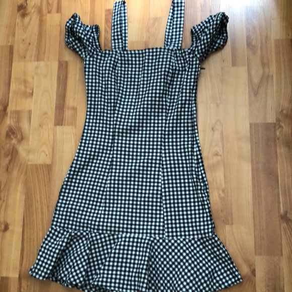 H&M Dresses & Skirts - H&M checkered gingham dress